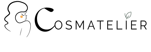 logo cosmatelier. on y voit le nom de le la marque avec une feuille sir le i. Ce titre est accompagné par un dessin au trait d'une jeune femme ayant de jolies formes et de longs cheveux