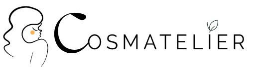 logo cosmatelier. on y voit le nom de le la marque avec une feuille sir le i. Ce titre est accompagné par un dessin au trait d'une jeune femme ayant de jolies formes et de longs cheveux